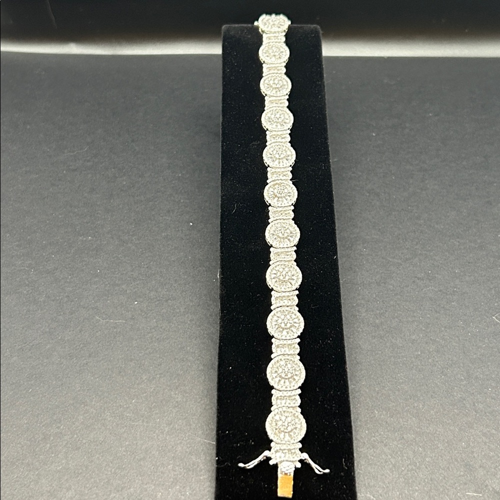 Round Pavé Disc Bracelet